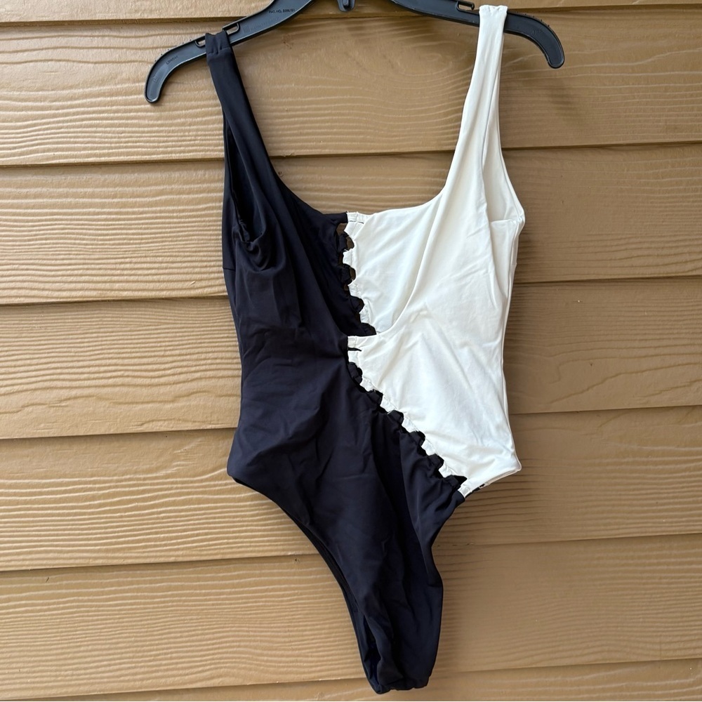 L*Space Solstice One Piece Swimsuit Size XS - Picture 5 of 8